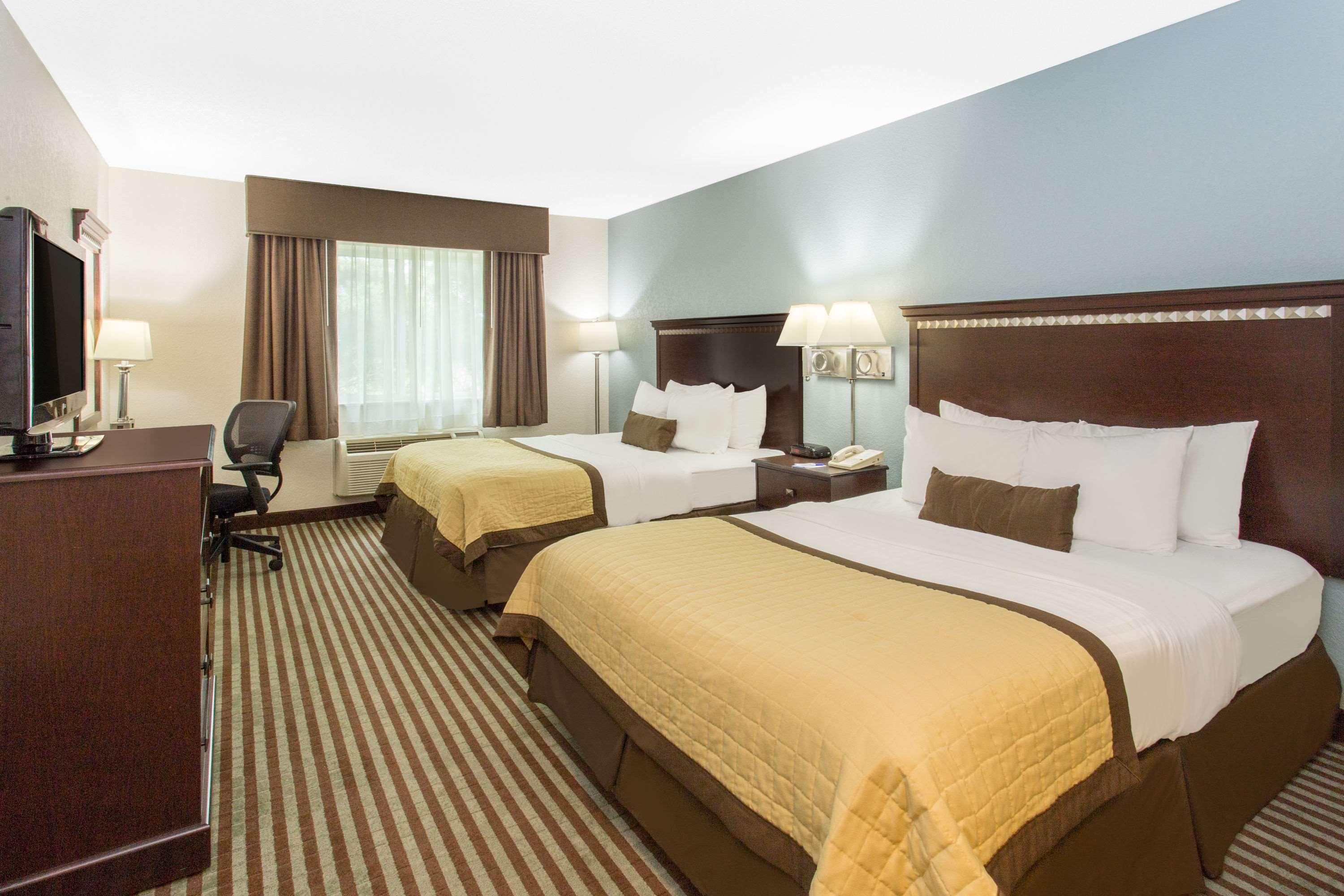 Baymont By Wyndham Mattoon Hotel Exterior photo