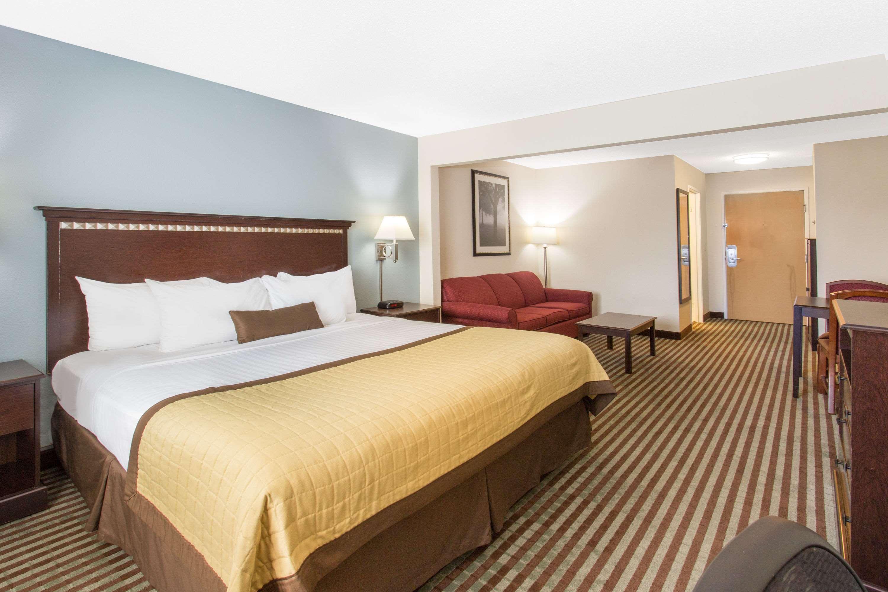 Baymont By Wyndham Mattoon Hotel Exterior photo