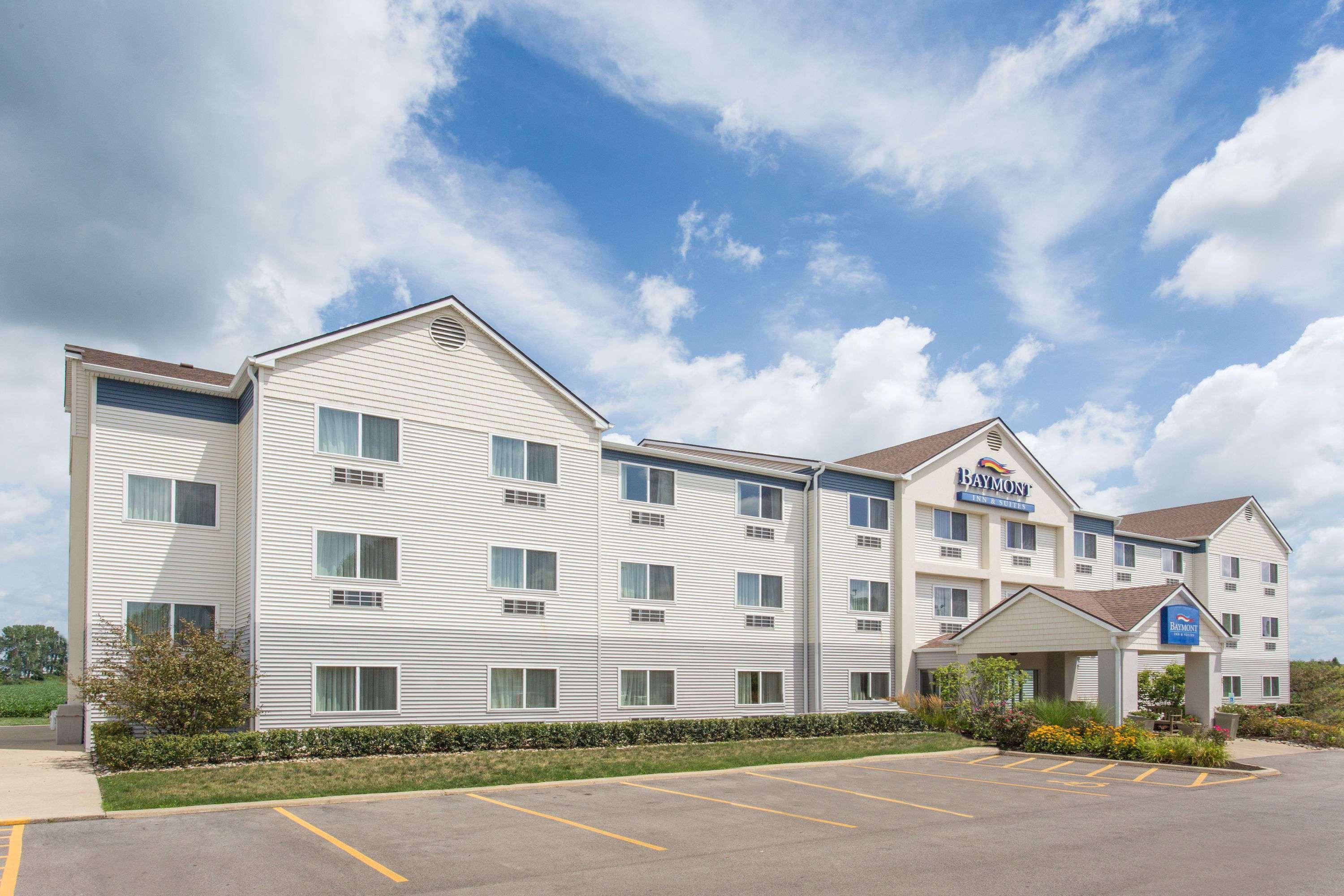 Baymont By Wyndham Mattoon Hotel Exterior photo