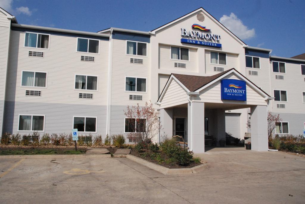 Baymont By Wyndham Mattoon Hotel Exterior photo